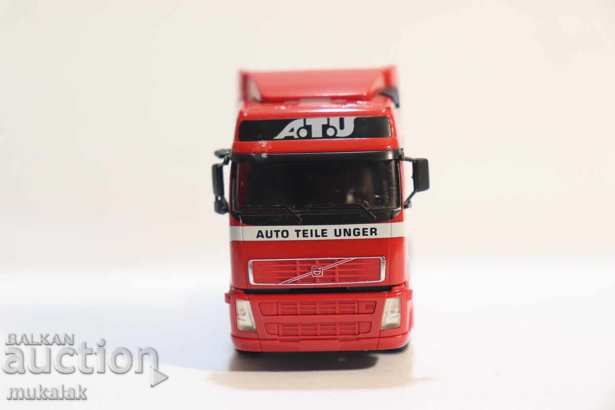 HERPA H0 1/87 VOLVO CAMION TRACTOR MODEL cu preț 25.00 BGN | € 12.78
