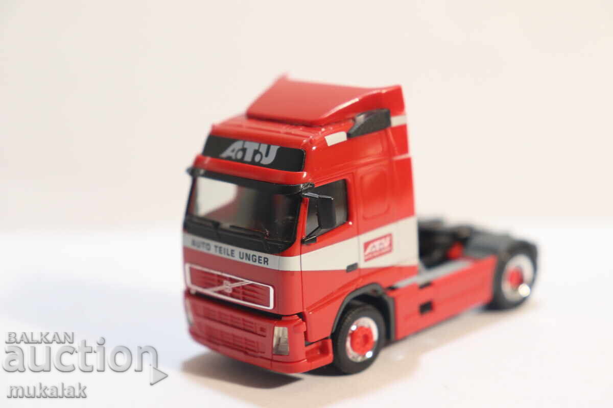 HERPA H0 1/87 VOLVO CAMION TRACTOR MODEL