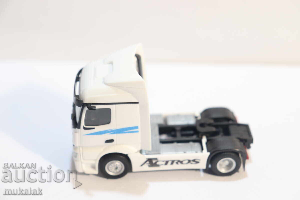 HERPA H0 1/87 MERCEDES ACTROS CAMION REMORCHER MODEL cu preț 25.00 BGN | € 12.78