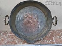 De la sora miresei, cadou tavă de cupru pentru zacuscă