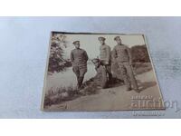 Fotografie Nișă Patru ofițeri lângă râu pe frontul Primului Război Mondial 1918