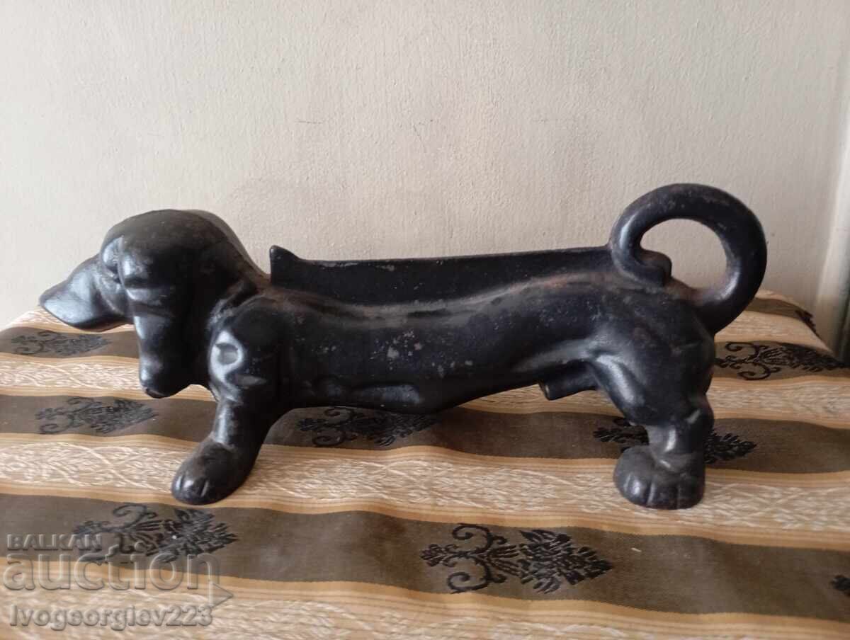 Стъргалка за обувки във формата на дакел