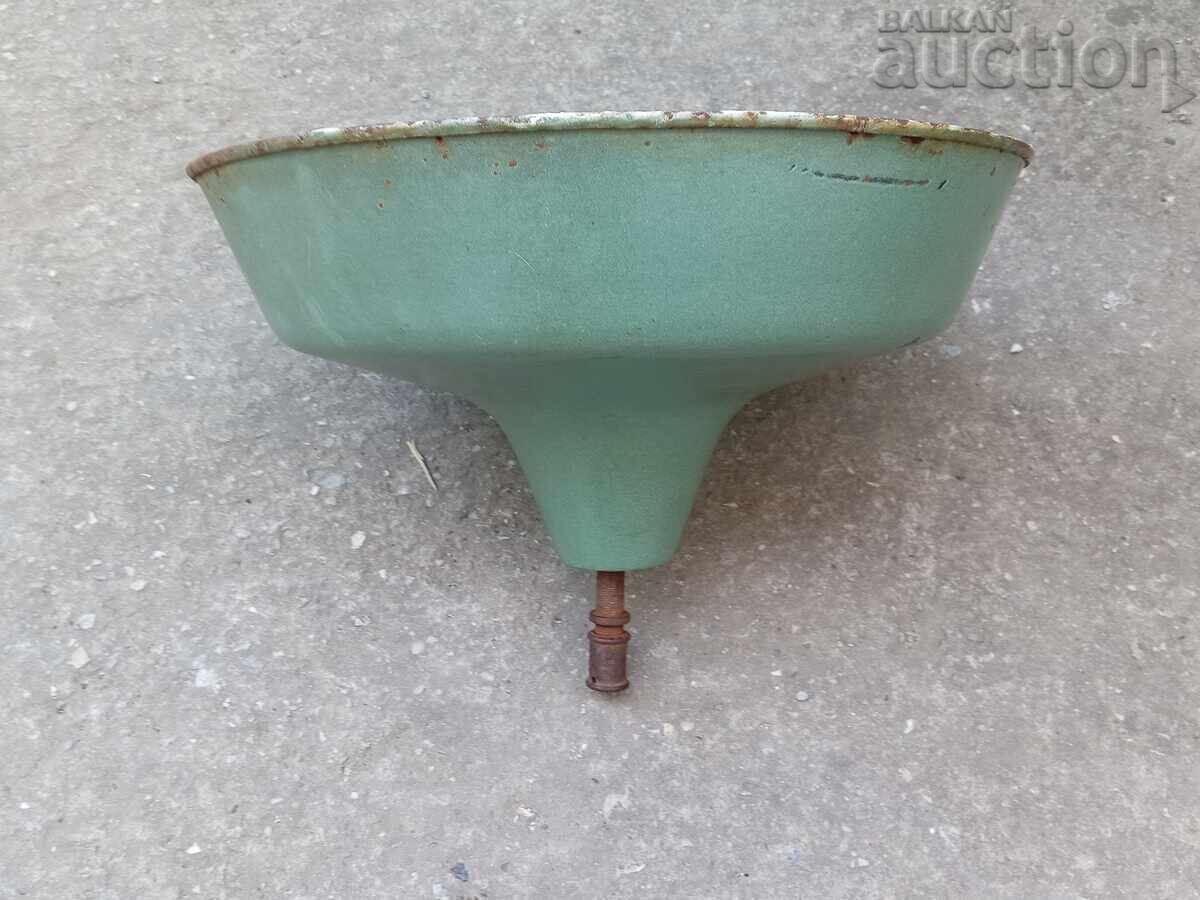 Delivery of large enameled reflector industrial lamp 60s