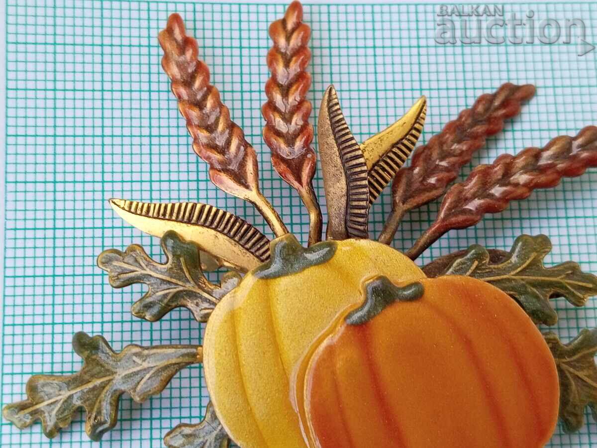 Vintage brooch with Halloween pumpkins enamel with price 31.00 BGN | € 15.85
