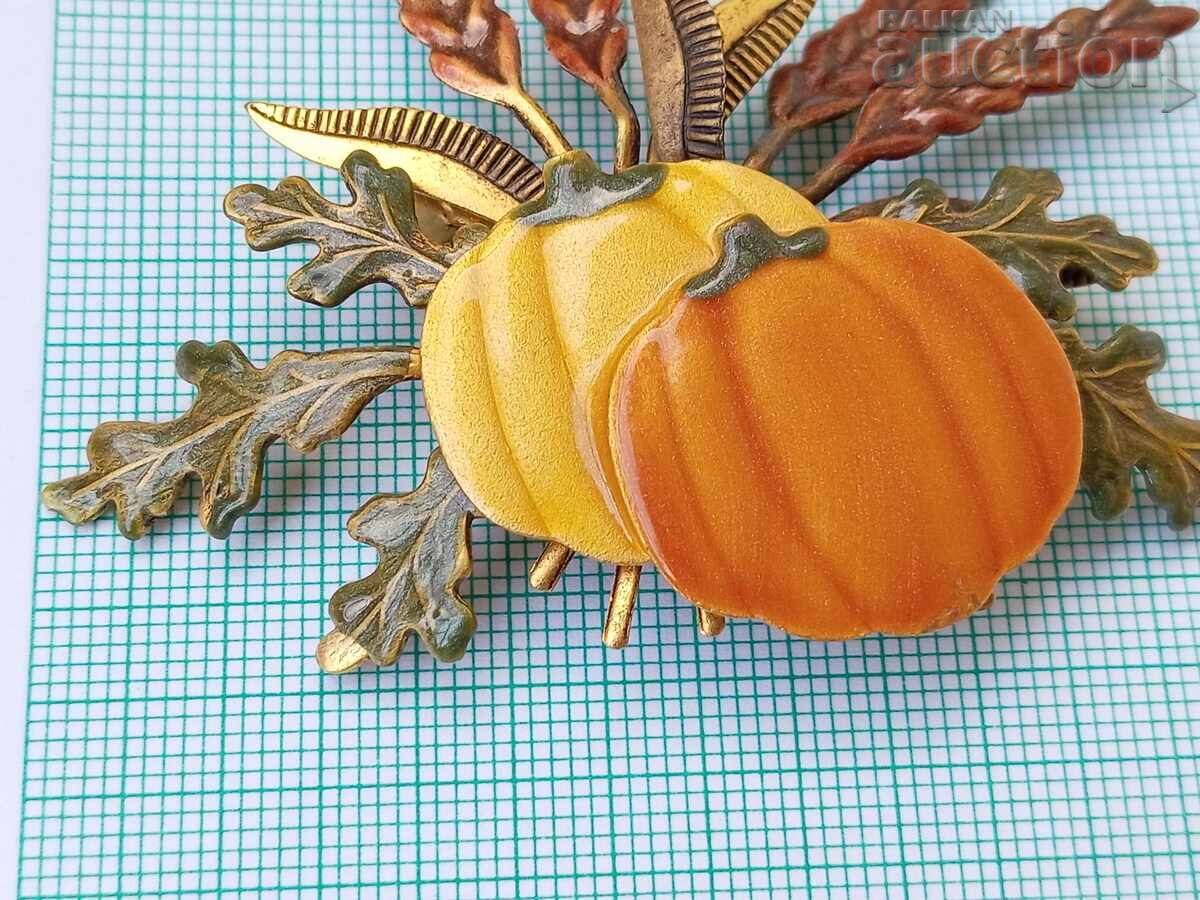 Auction  Vintage brooch with Halloween pumpkins enamel