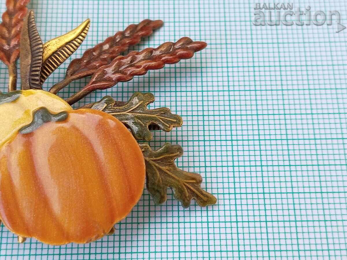 Delivery of Vintage brooch with Halloween pumpkins enamel
