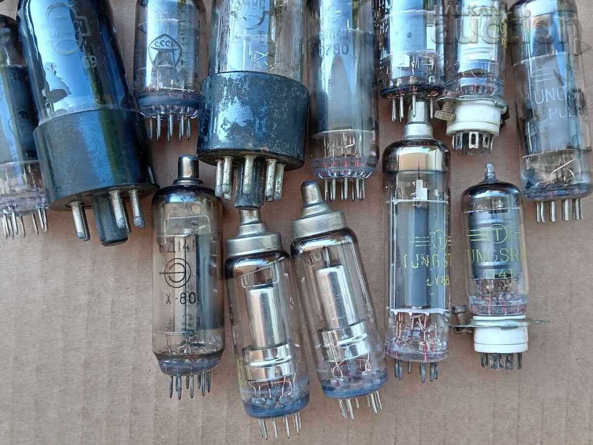 Παράδοση Ρετρό ραδιόφωνο με λυχνίες, παρτίδα για σκραπ