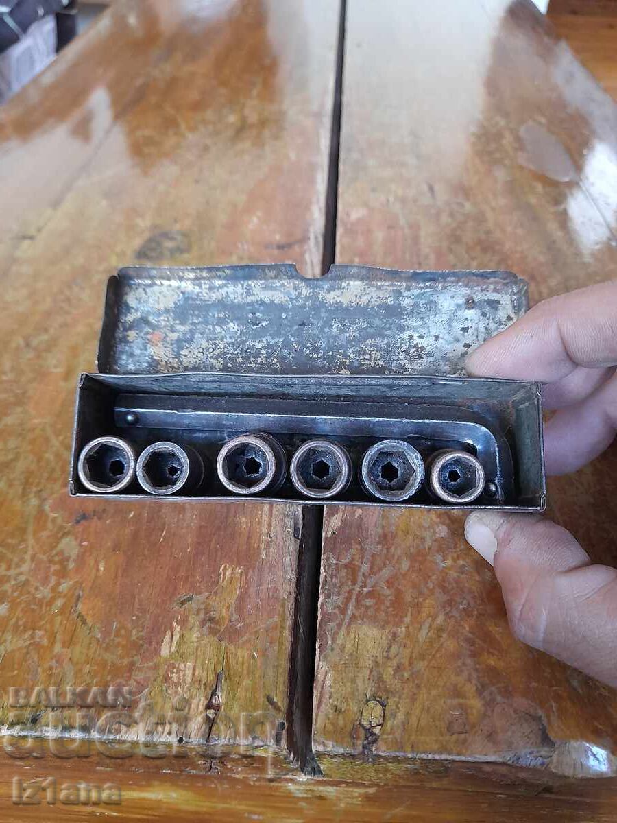 Livrarea Dulap vechi Quickway