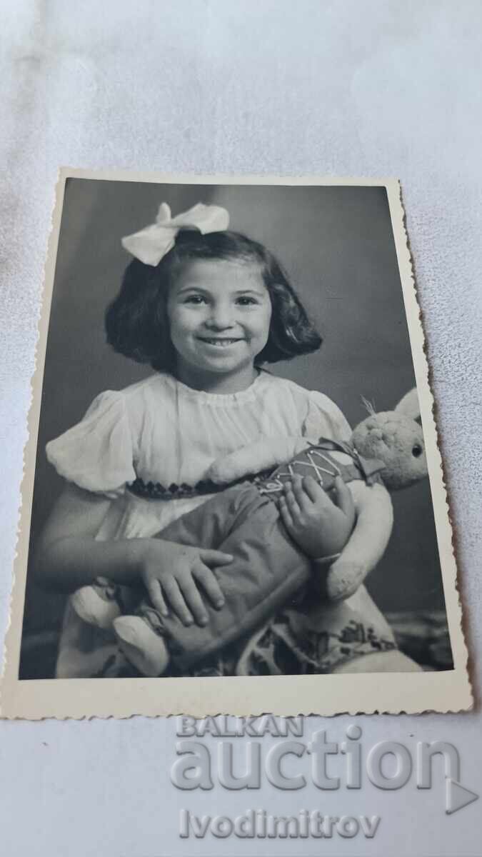 Fotografie Ruse Fată cu păpușă 1949 Fotografie Ruse Fată cu păpușă 1949