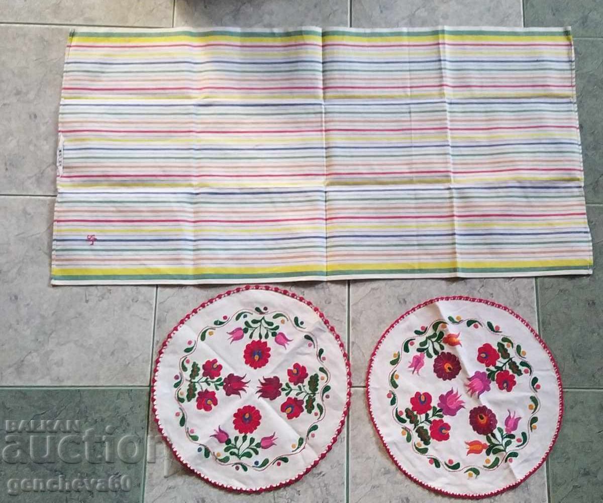 Șervețele decorative brodate manual și ștergar cu preț 15.00 BGN | € 7.67