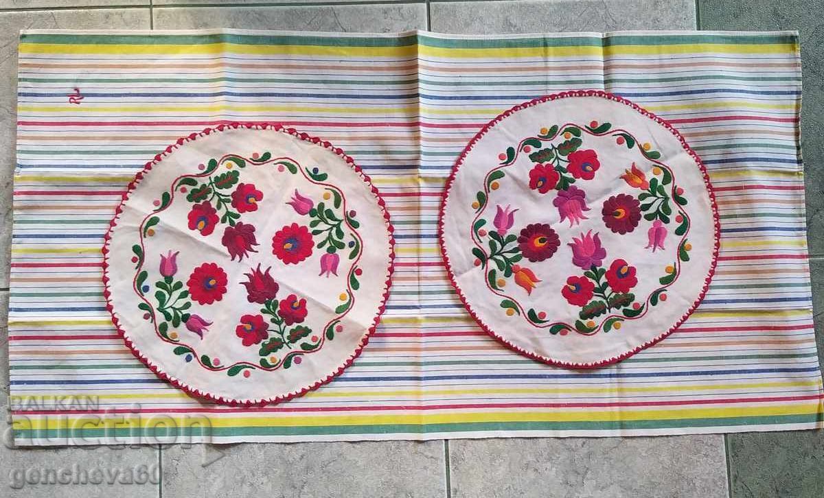 Licitație Șervețele decorative brodate manual și ștergar