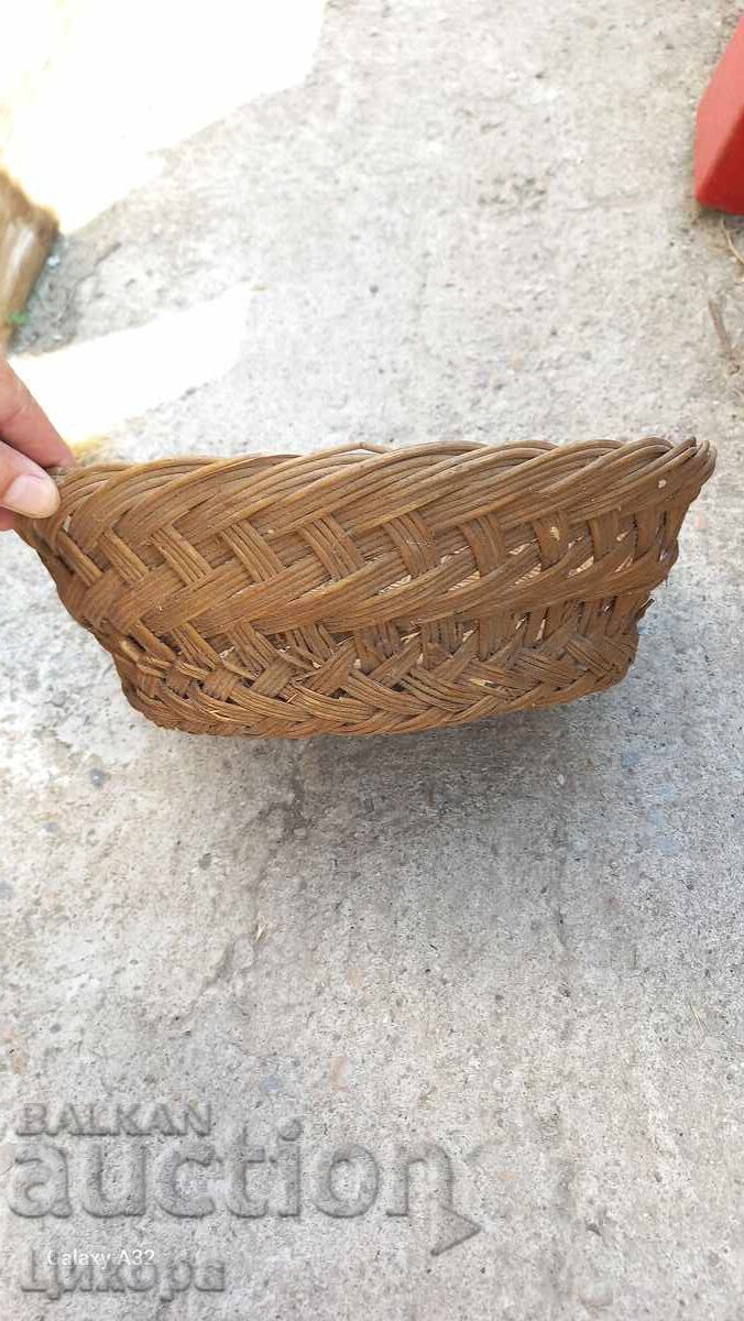 OLD WOVEN BASKET WOVEN PANIER 1 with price 30.00 BGN | € 15.34 OLD WOVEN BASKET WOVEN PANIER 1 with price 30.00 BGN | € 15.34