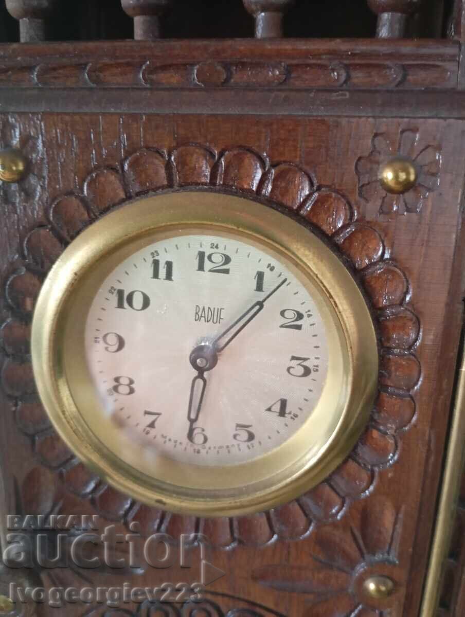 Παλιό επιτραπέζιο ρολόι με τιμή 140.00 BGN | € 71.58