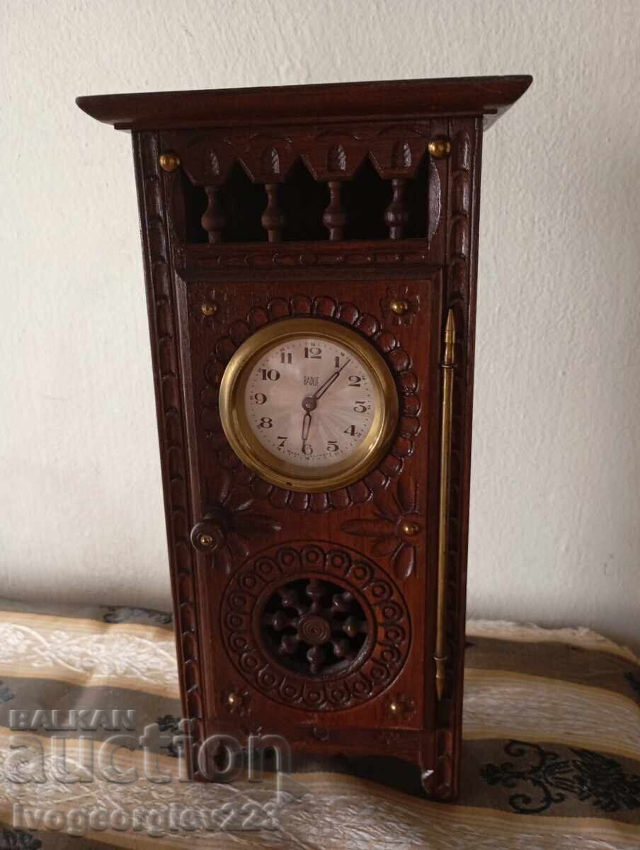 Παλιό επιτραπέζιο ρολόι