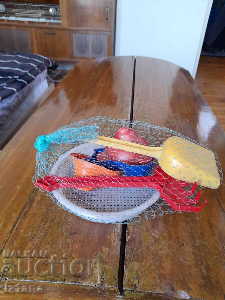 Πολύ καλό σετ παιδικών παιχνιδιών για την άμμο Πολύ καλό σετ παιδικών παιχνιδιών για την άμμο