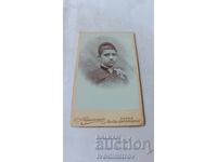 Φωτογραφία Νεαρό κορίτσι από χαρτόνι