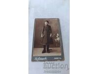 Φωτογραφία Νεαρό κορίτσι από χαρτόνι