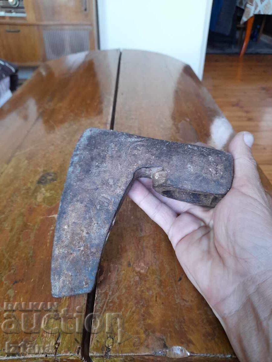 Old Ax, Ax with price 37.00 BGN | € 18.92 Old Ax, Ax with price 37.00 BGN | € 18.92