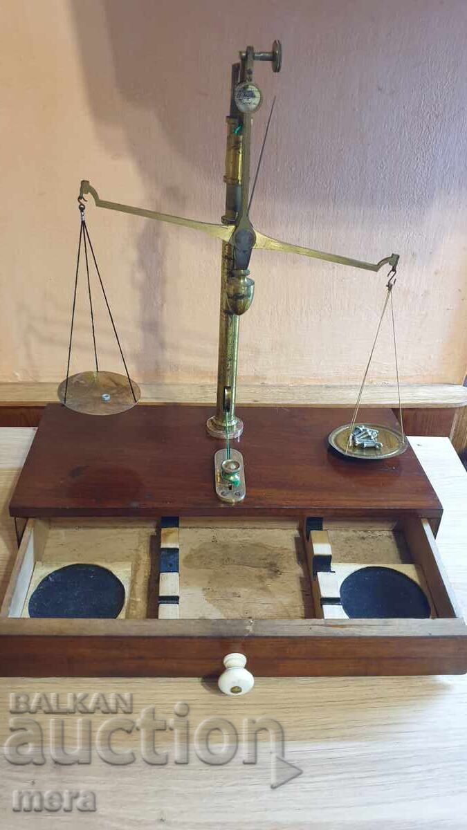 Auction  Antique professional goldsmith-medical scale