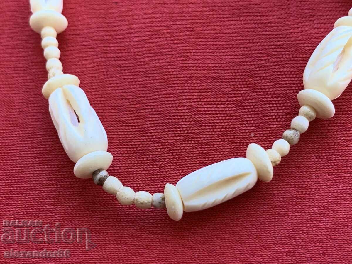 Παράδοση Παλιό κολιέ από κόκκαλο Παράδοση Παλιό κολιέ από κόκκαλο