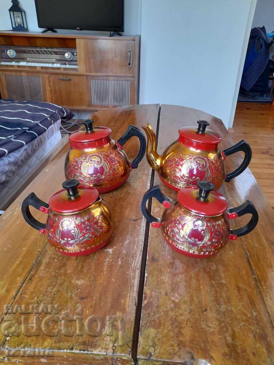 Starter set of Russian teapots
