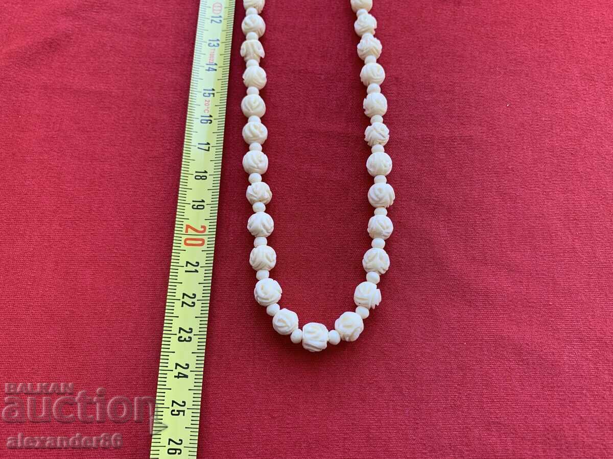 Παλιό κολιέ από κόκκαλο με τιμή 10.00 BGN | € 5.11 Παλιό κολιέ από κόκκαλο με τιμή 10.00 BGN | € 5.11