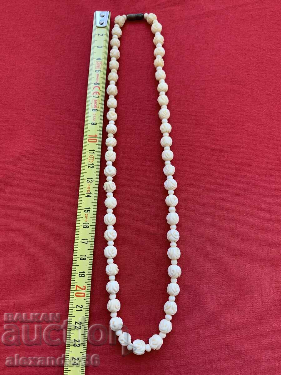 Δημοπρασία Παλιό κολιέ από κόκκαλο Δημοπρασία Παλιό κολιέ από κόκκαλο