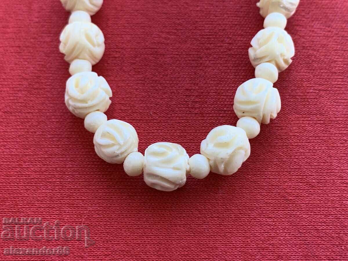 Παράδοση Παλιό κολιέ από κόκκαλο Παράδοση Παλιό κολιέ από κόκκαλο