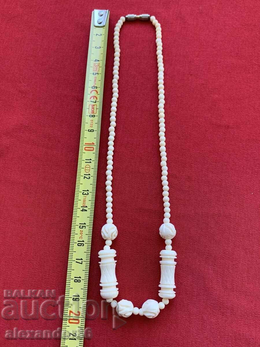 Стар гердан от кост с цена 10.00 лв. | € 5.11 Стар гердан от кост с цена 10.00 лв. | € 5.11