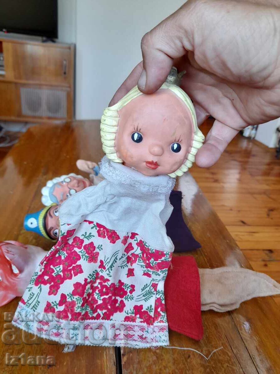 Стари кукли за куклен театър с цена 110.00 лв. | € 56.24 Стари кукли за куклен театър с цена 110.00 лв. | € 56.24