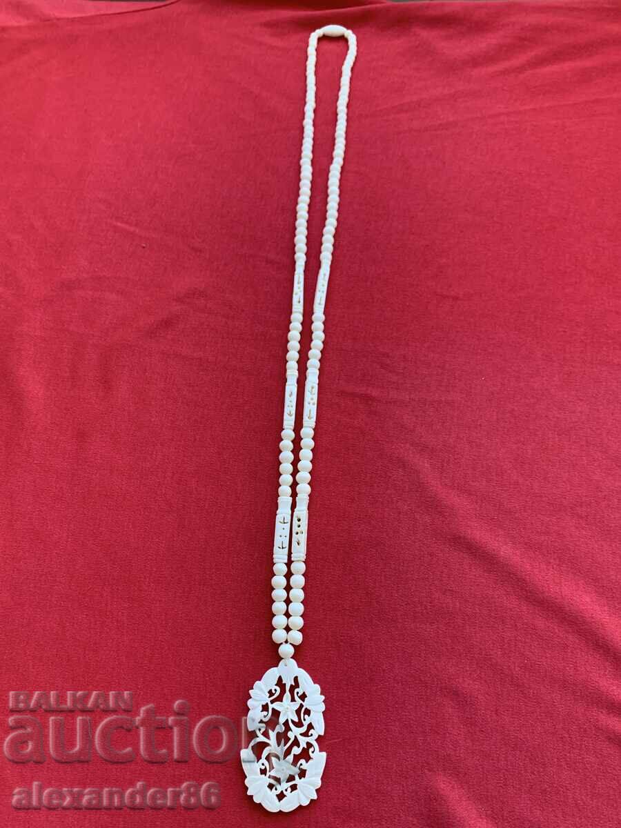 Стар гердан от кост с цена 20.00 лв. | € 10.23 Стар гердан от кост с цена 20.00 лв. | € 10.23