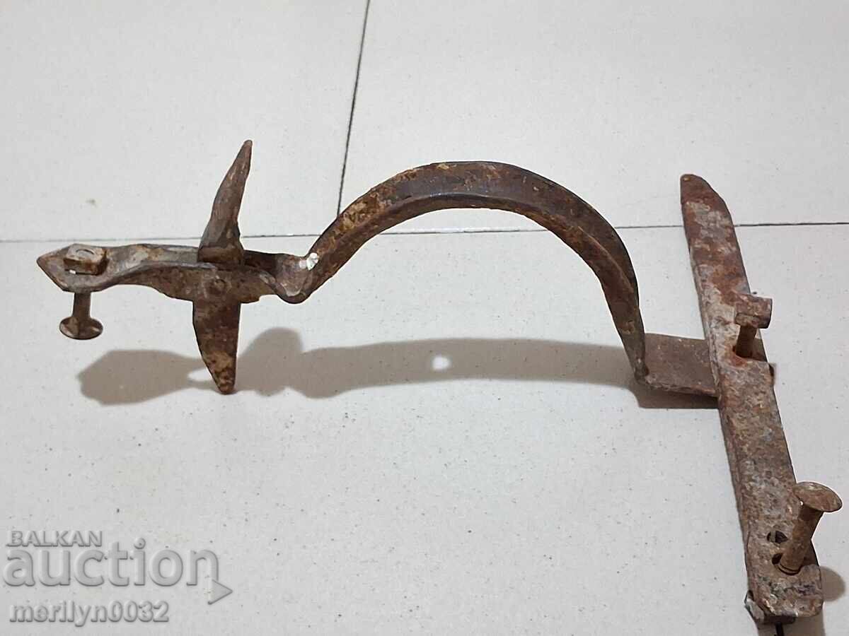 Μάνταλο από σφυρήλατο σίδερο αντίκα, κλειδαριά, μάνδαλο για πύλη αντίκα με τιμή 45.00 BGN | € 23.01 Μάνταλο από σφυρήλατο σίδερο αντίκα, κλειδαριά, μάνδαλο για πύλη αντίκα με τιμή 45.00 BGN | € 23.01