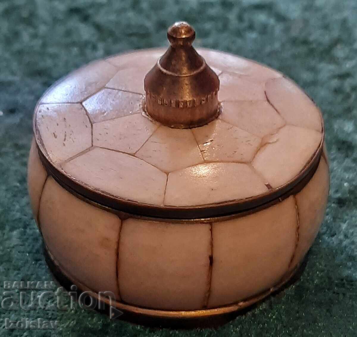 Delivery of Antique pill box, bronze and bone Delivery of Antique pill box, bronze and bone