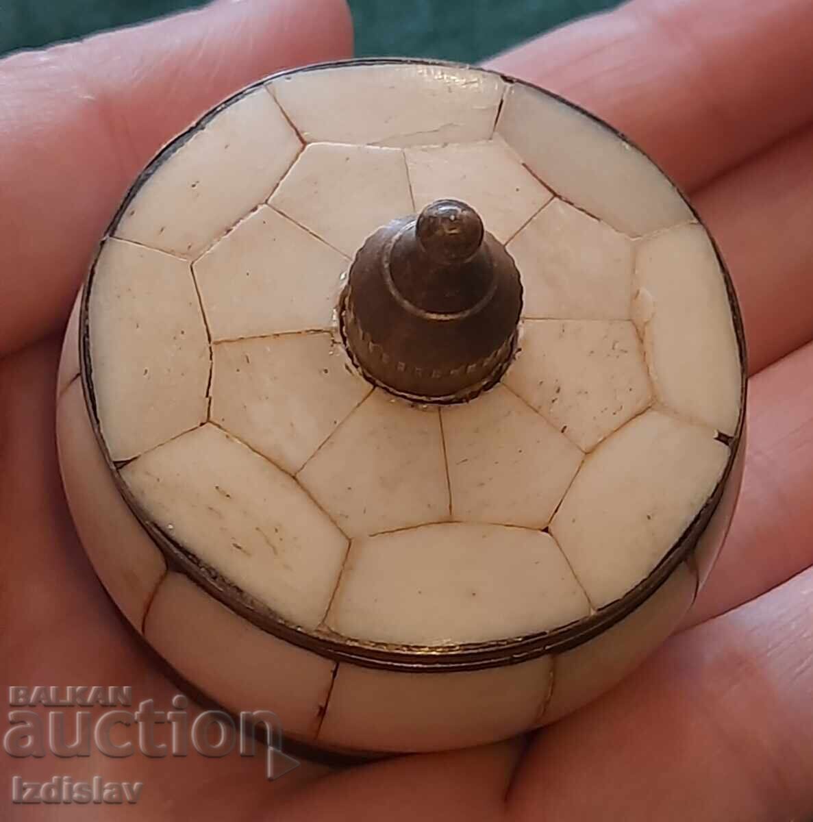 Antique pill box, bronze and bone - 5 Antique pill box, bronze and bone - 5