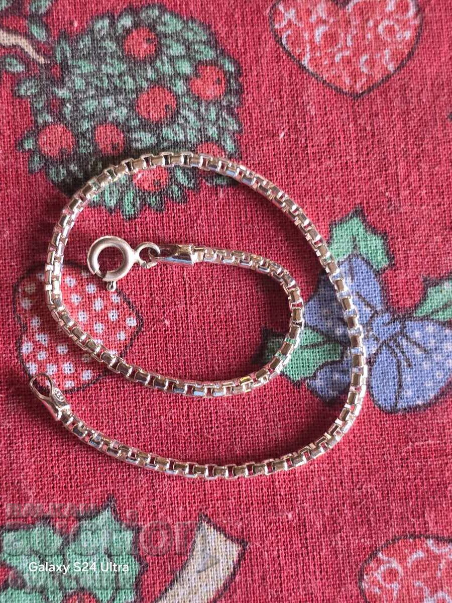 Ασημένιο βραχιόλι. 19,5 εκ. Ξεκινώ πάνω από 100 Δημοπρασίες. Δες! με τιμή 19.99 BGN | € 10.22