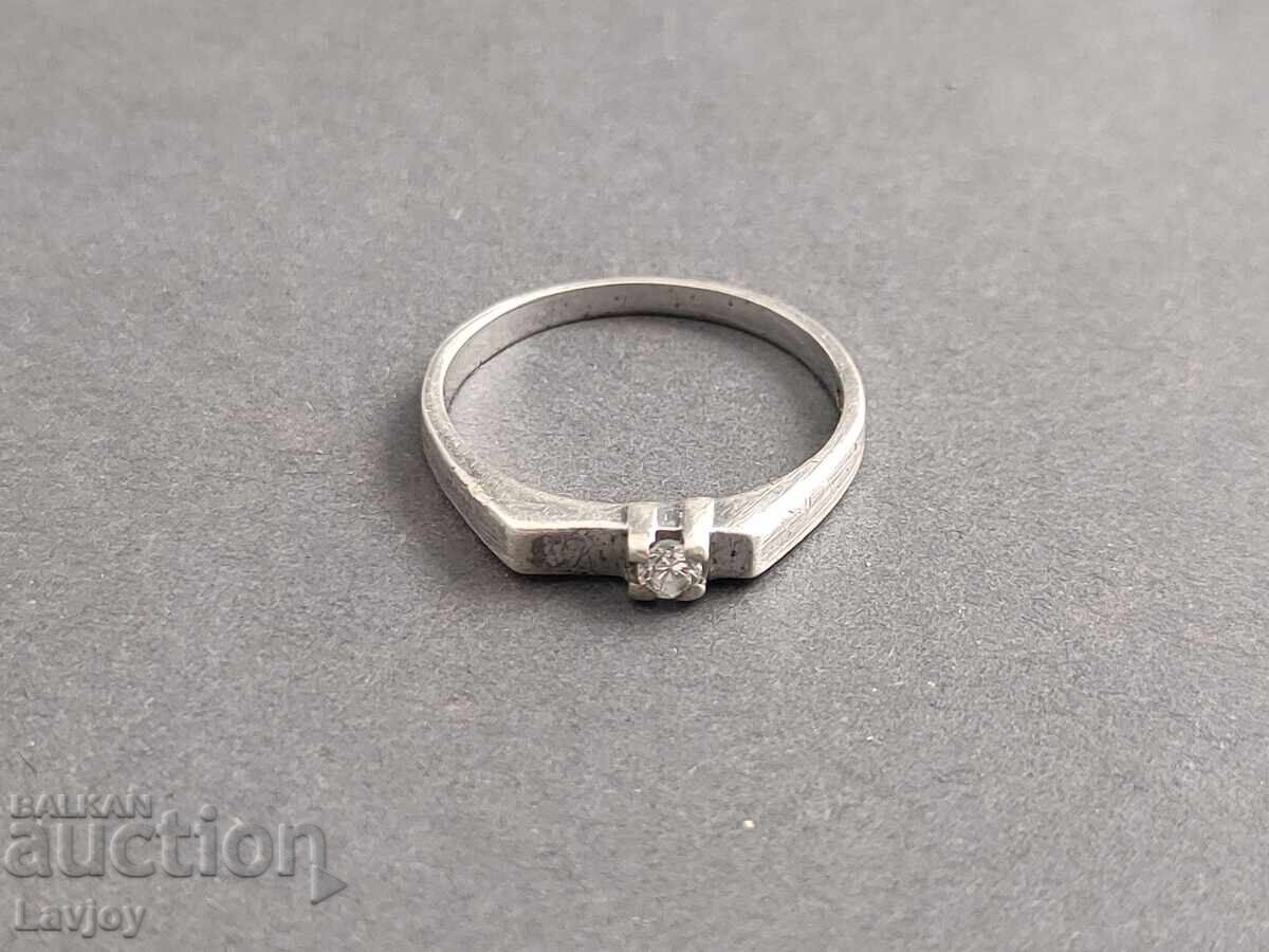 Сребърен пръстен с камъче