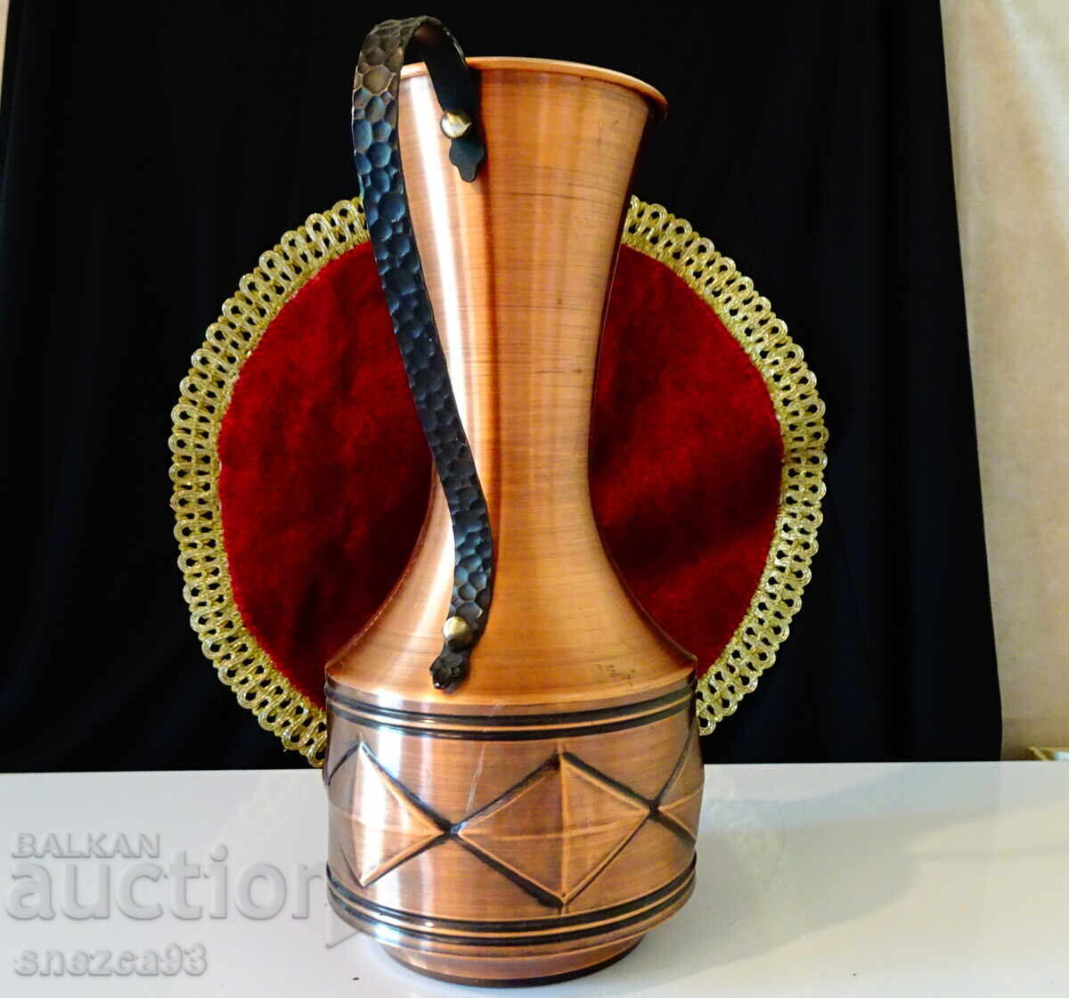 Delivery of Copper wine jug 2 L, pure copper, embossed