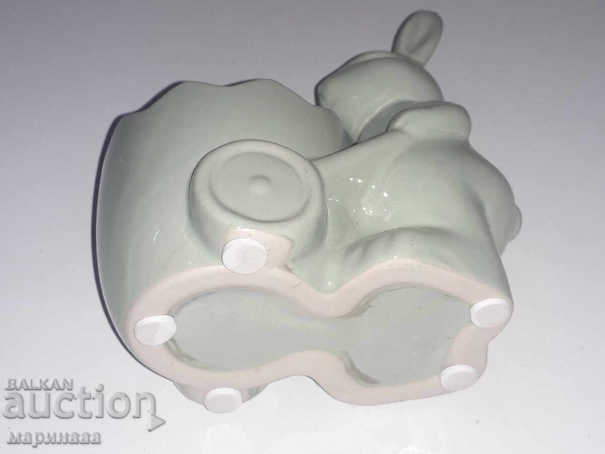 Auction Pot for a small pot. Porcelain Auction Pot for a small pot. Porcelain