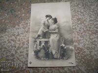 Стара френска романтична пощенска картичка, две жени