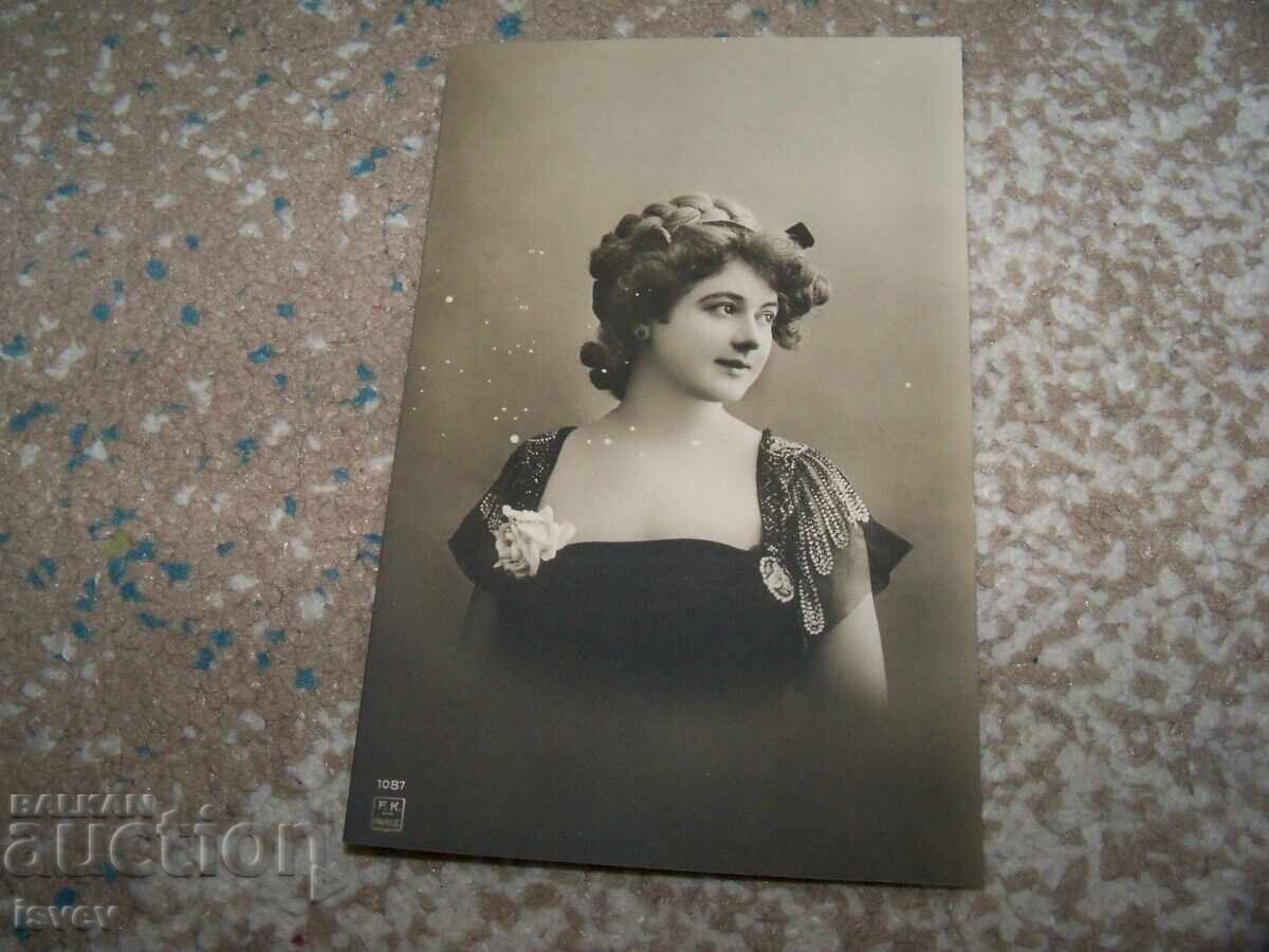 Livrarea Două cărți poștale vechi franceze, modă coafuri, excelente