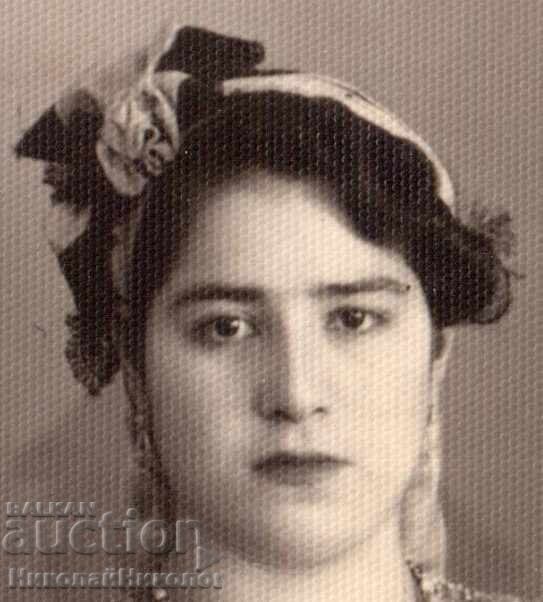 FOTOGRAFIE DE FAMILIE VECHE, CARTOLINA, SOFIA, FOTO GEORGIEV E048 cu preț 12.00 BGN | € 6.14 FOTOGRAFIE DE FAMILIE VECHE, CARTOLINA, SOFIA, FOTO GEORGIEV E048 cu preț 12.00 BGN | € 6.14