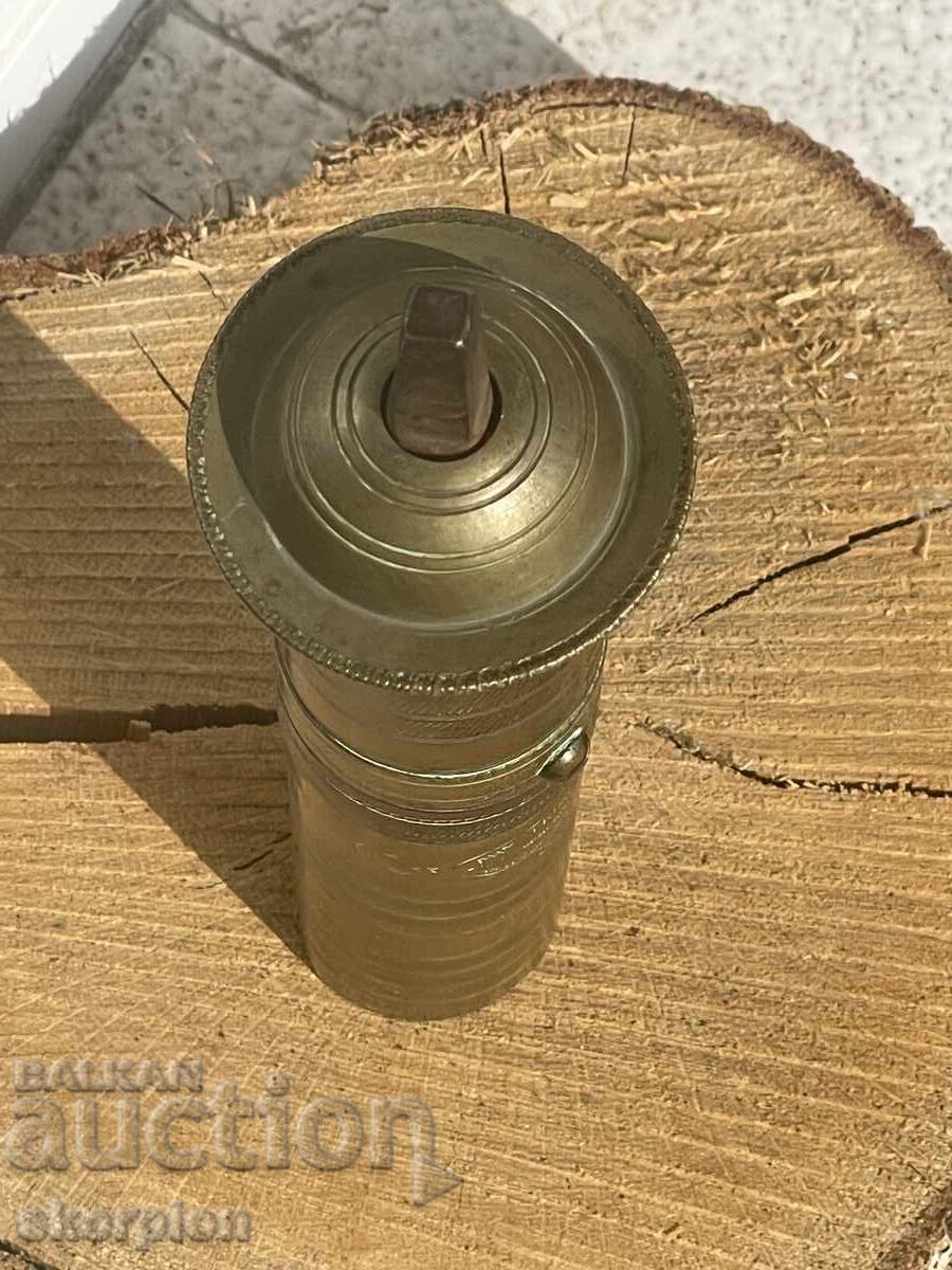 Râșniță de cafea otomană din bronz cu preț 29.00 BGN | € 14.83