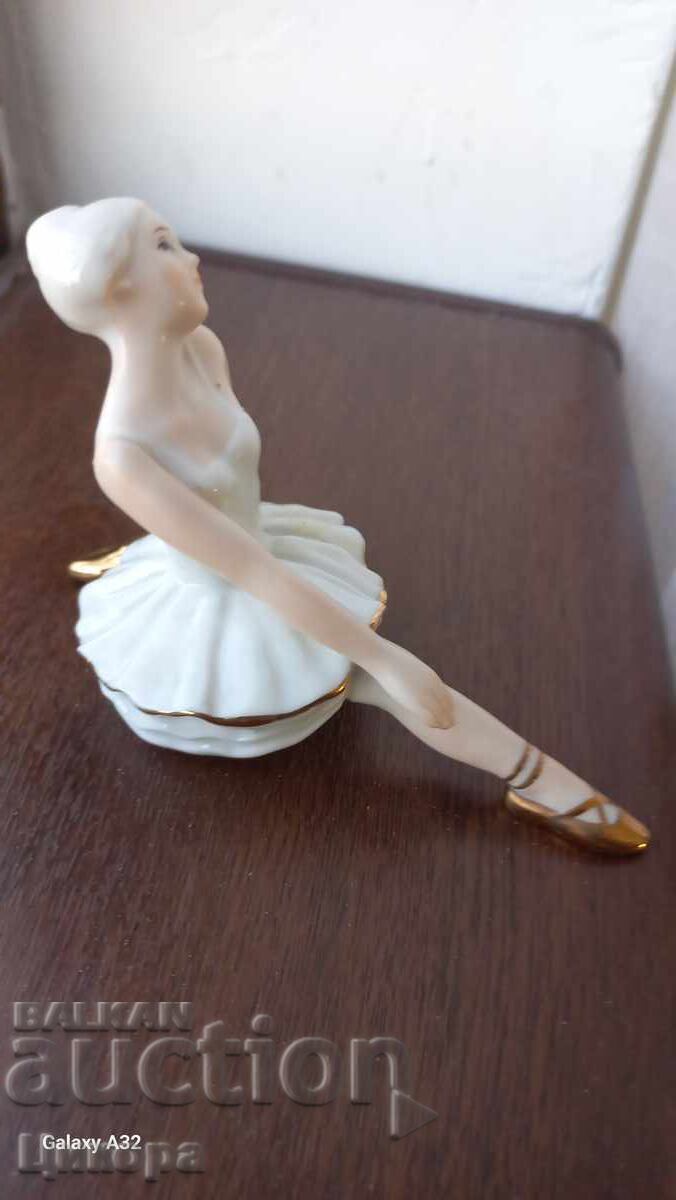 ΠΟΡΣΕΛΑΝΙΝΗ ΜΠΑΛΕΡΙΝΑ ΦΙΓΟΥΡΑ ΣΤΑΤΟΥΕΤΑ με τιμή 200.00 BGN | € 102.26