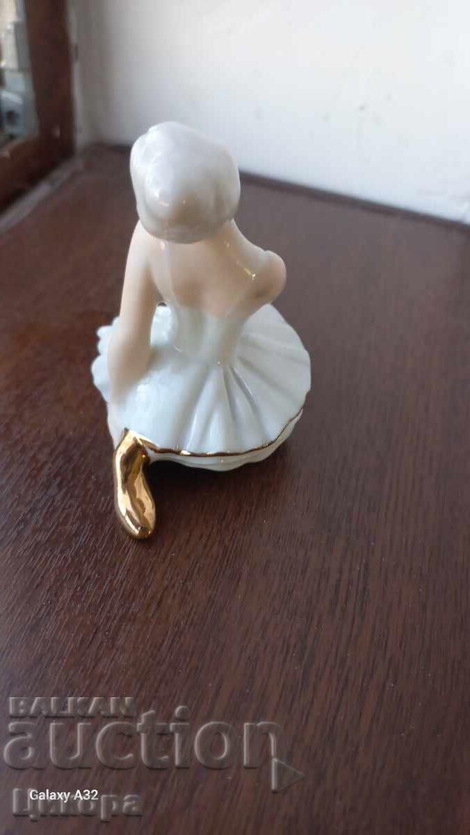 Παράδοση ΠΟΡΣΕΛΑΝΙΝΗ ΜΠΑΛΕΡΙΝΑ ΦΙΓΟΥΡΑ ΣΤΑΤΟΥΕΤΑ