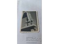 Φωτογραφία Τρία αγόρια σε πύργο πισίνας