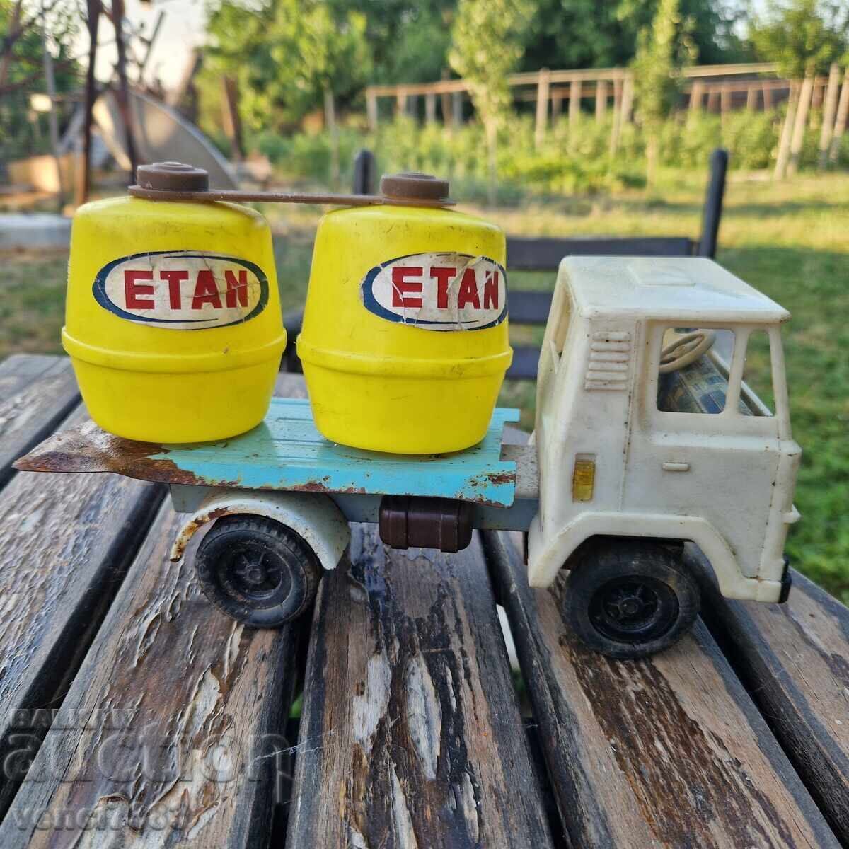 Old children's truck with price 25.00 BGN | € 12.78