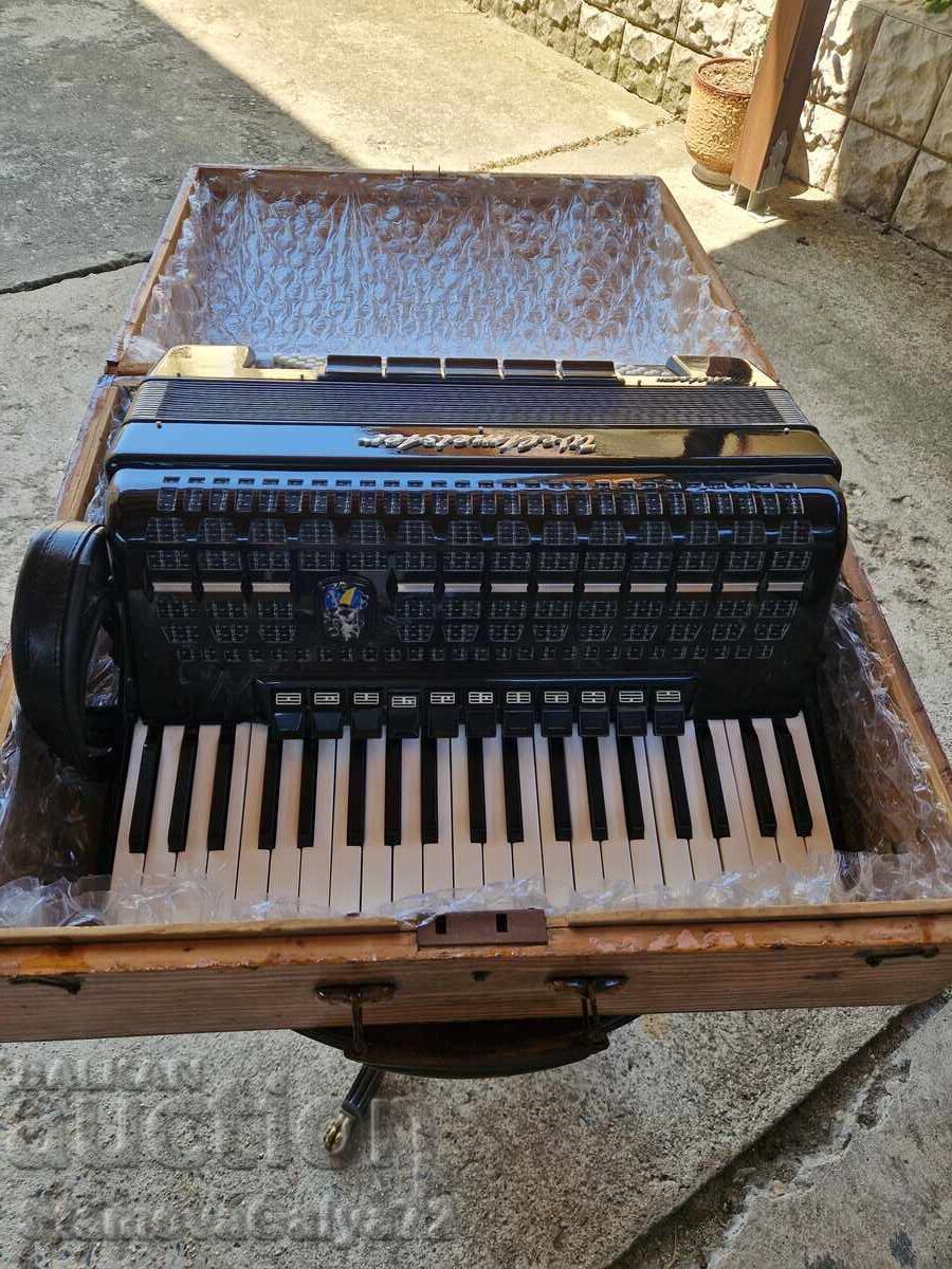 Auction  Antique German Accordion Veltmaister Meteor 120 Bass