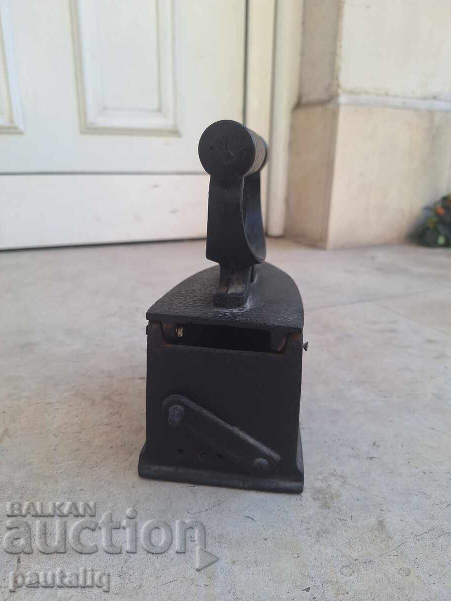 Livrarea FIER DE CĂLCAT VECHI CU GRĂTAR Livrarea FIER DE CĂLCAT VECHI CU GRĂTAR