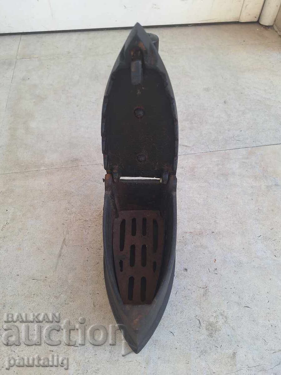 FIER DE CĂLCAT VECHI CU GRĂTAR - 5 FIER DE CĂLCAT VECHI CU GRĂTAR - 5