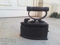 FIER DE CĂLCAT VECHI CU GRĂTAR